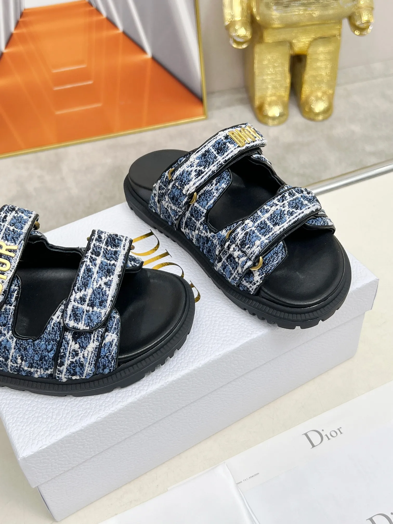 👟👟Ex-factory price 480👟👟Dior👏👏New classic style. 🔥Purchasing-level qualityThick-soled slippers popular in foreign counters. Upper➕Inner: original customized material, original mold opening of sole 1.1 (lightweight, code number 35-40 (41/42 can be customized)